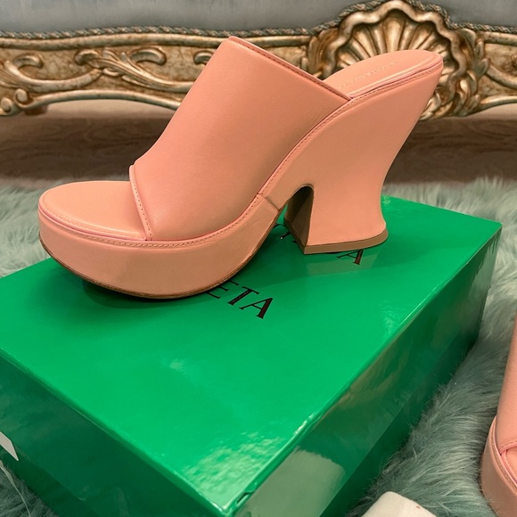 Bottega Veneta leather wedge sandal - Picture 2 of 8